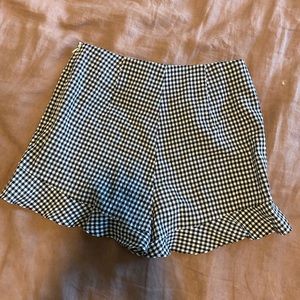 Gingham ruffle shorts